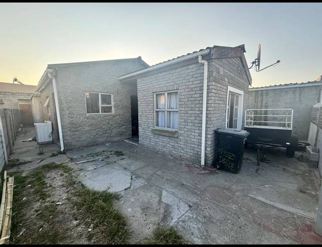 2 BEDROOM FREEHOLD FOR SALE IN PHILIPPI
